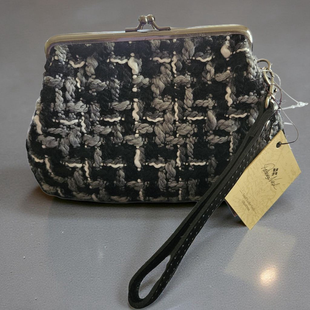 Patricia Nash | Savena Boucle Kisslock Wristlet